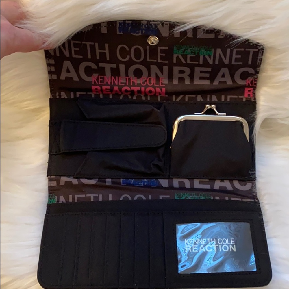 Kenneth Cole Reaction Wallet - Picture 4 of 6